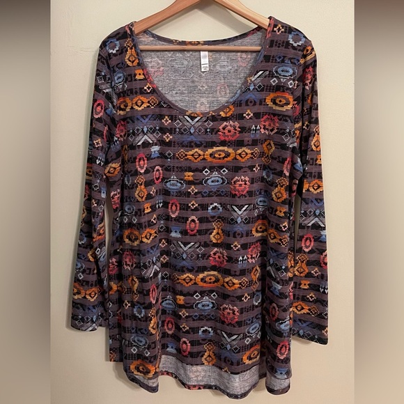 NWOT LuLaRoe Lynnae Long Sleeve Tee - Picture 1 of 4